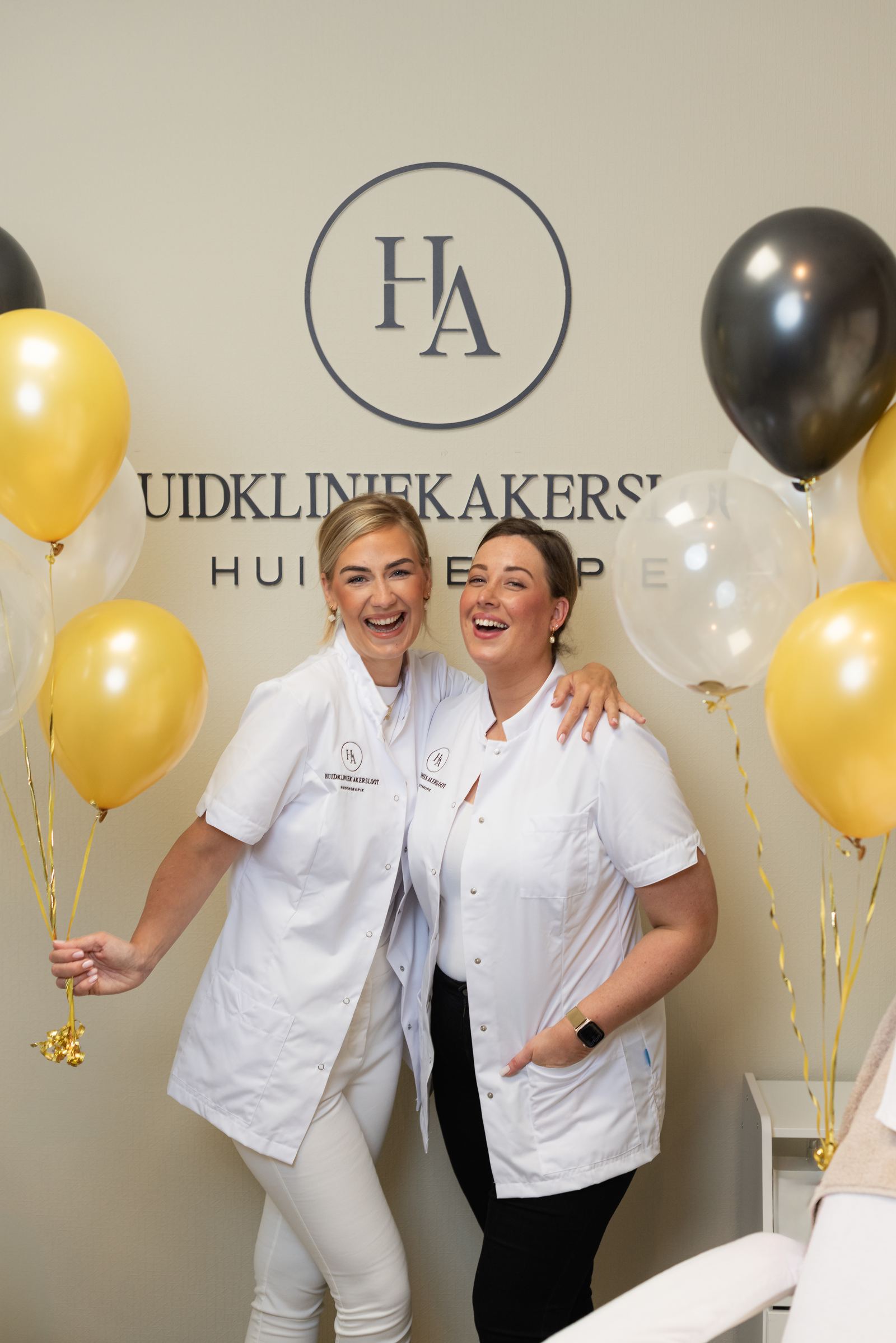 Kyra en Daphne van Huidkliniek Akersloot